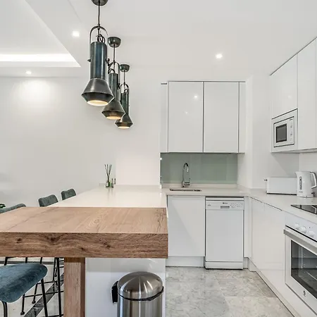 New And Modern In The Heart Of Puerto Banus