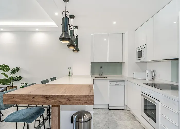 New And Modern In The Heart Of Puerto Banus